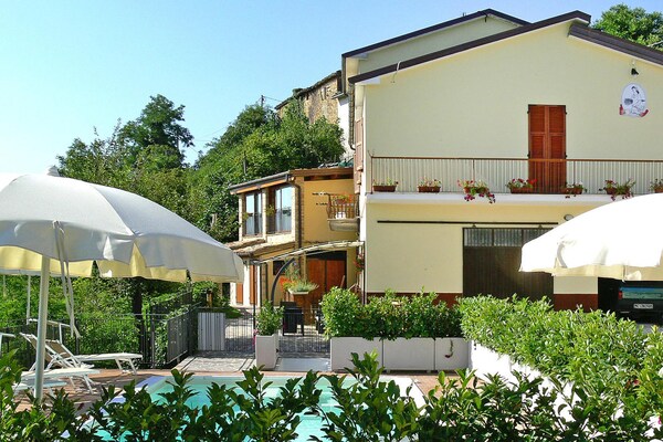 Foto van Appartement in Montefortino met gemeenschappelijk zwembad - ExteriorSummer