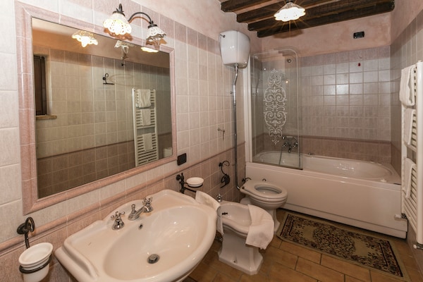 Foto van Boerderij in Montoro bij Kasteel - Vakantiehuis in Montoro - BathRoom