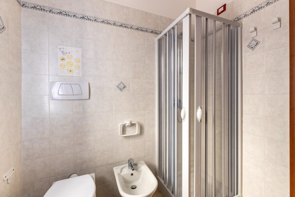 Foto van Appartement in Valledoria vlakbij zee - Vakantiehuis in Valledoria - BathRoom