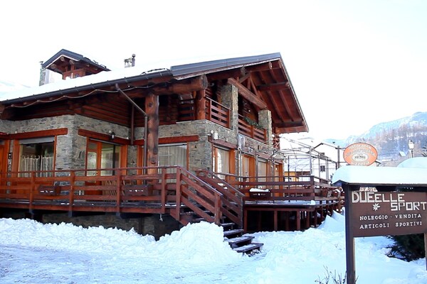 Foto van Appartement met open haard - Vakantiehuis in Antey-Saint-Andrè - ExteriorWinter