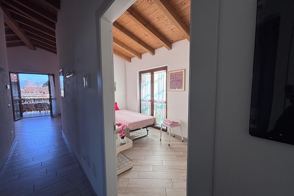 Foto van Appartement met uitzicht op het meer in Bedero - Vakantiehuis in Brezzo di Bedero - BedRoom