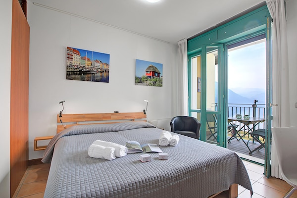 Foto van Appartement met uitzicht op het meer van Lugano. - Vakantiehuis in Porlezza - BedRoom