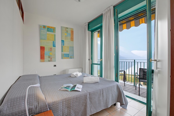 Foto van Appartement met uitzicht op het meer van Lugano. - Vakantiehuis in Porlezza - BedRoom