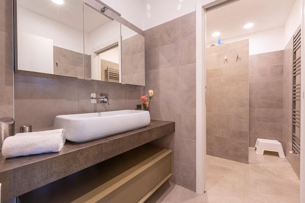 Foto van Appartement met uitzicht op het meer van Lugano. - Vakantiehuis in Porlezza - BathRoom