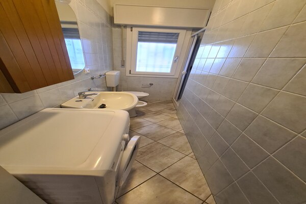 Foto van Appartement in Rosolina Mare nabij centrum - Vakantiehuis in Rosolina Mare (RO) - BathRoom