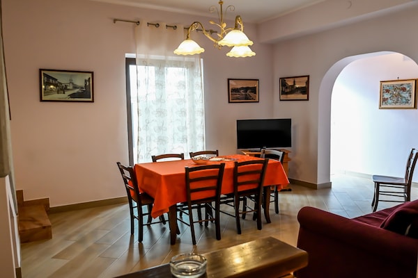 Foto van Familie Siciliaans Erfgoedhuis - Vakantiehuis in TRECASTAGNI - DiningRoom