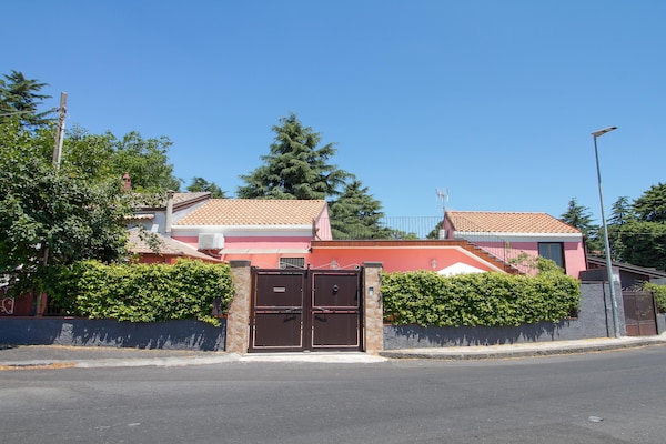 Foto van Familie Siciliaans Erfgoedhuis - Vakantiehuis in TRECASTAGNI - ExteriorSummer