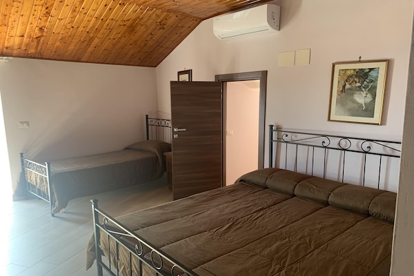 Foto van Familie Siciliaans Erfgoedhuis - Vakantiehuis in TRECASTAGNI - BedRoom