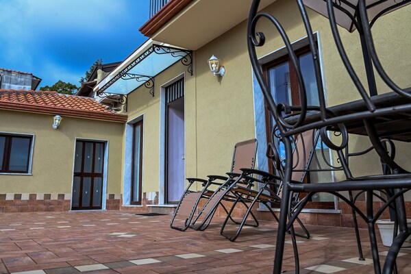Foto van Familie Siciliaans Erfgoedhuis - Vakantiehuis in TRECASTAGNI - ExteriorSummer