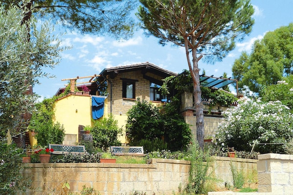 Foto van Residentie bij Guardistallo met Olijfgaarden - Vakantiehuis in Guardistallo - ExteriorSummer