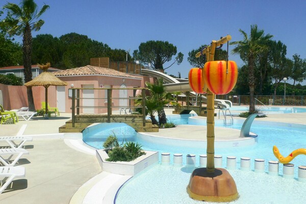 Foto van Stacaravan in Bessan met terras - Vakantiehuis in Bessan - PoolOfHouse