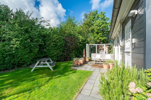 Foto van Eureka 109 Bungalow voor 6 personen met tuin - Vakantiehuis in Sint Maartensvlotbrug - GardenSummer