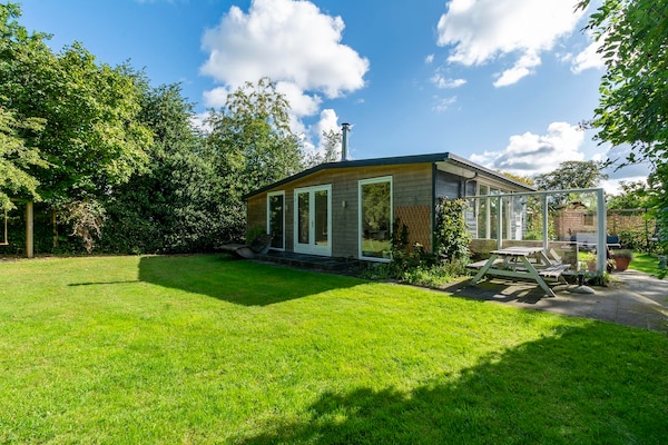 Foto van Eureka 109 Bungalow voor 6 personen met tuin - Vakantiehuis in Sint Maartensvlotbrug - ExteriorSummer