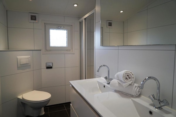 Foto van Familielodge Parc du Soleil met veranda - Vakantiehuis in Noordwijk - BathRoom