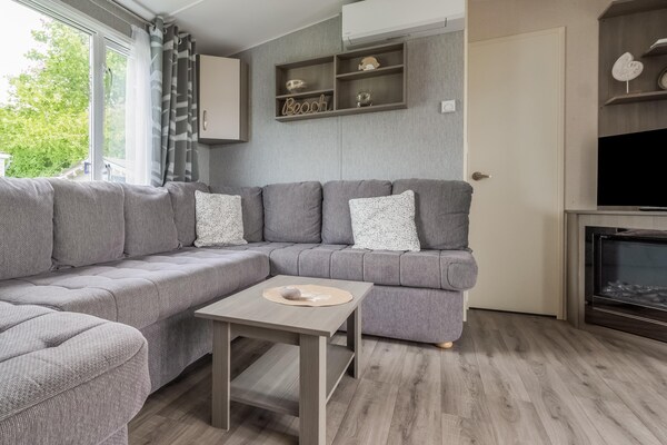 Foto van Luxe chalet met tuin op rustige locatie in Renesse - LivingRoom