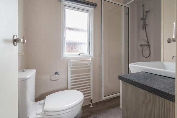 Foto van Luxe chalet met tuin op rustige locatie in Renesse - BathRoom