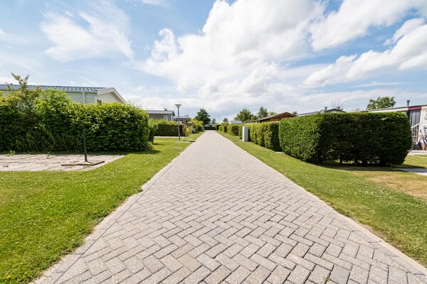 Foto van Luxe chalet met tuin op rustige locatie in Renesse - GardenSummer