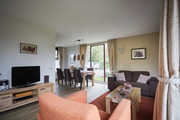 Foto van Vakantiehuis in Zeeland vlakbij de stranden - Vakantiehuis in Heinkenszand - DiningRoom