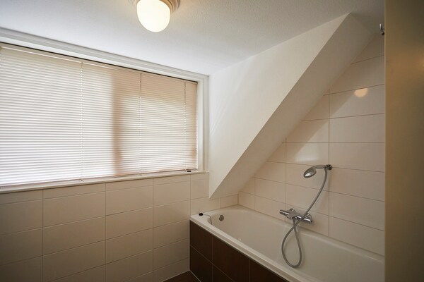 Foto van Vakantiehuis in Zeeland vlakbij de stranden - Vakantiehuis in Heinkenszand - BathRoom