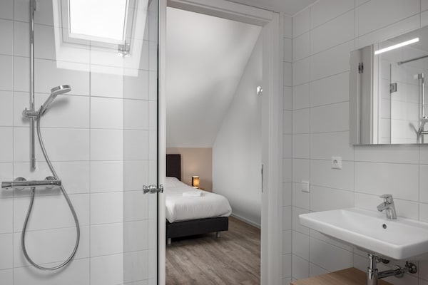 Foto van Comfortabele villa in het Veerse Meer - Vakantiehuis in Wolphaartsdijk - BathRoom