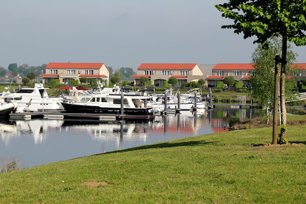 Foto van Villa met uitzicht op het meer - Vakantiehuis in Heel - ParkFacilities