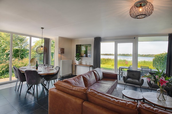 Foto van Villa met uitzicht op het meer - Vakantiehuis in Heel - LivingRoom