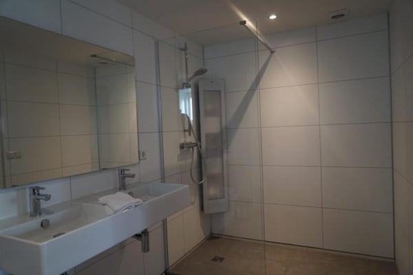 Foto van Comfortabele Veluwe Holiday Base voor 10 personen - Vakantiehuis in Otterlo - BathRoom