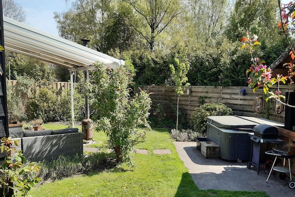 Foto van Familievilla met jacuzzi en grote tuin - Vakantiehuis in Balkbrug - GardenSummer