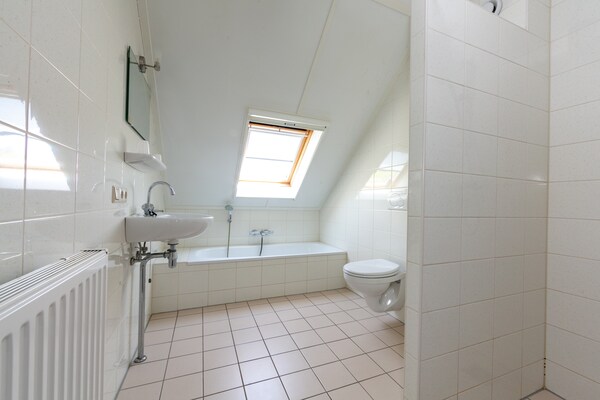 Foto van Rustige open plek met kind - Vakantiehuis in Hardenberg (rheezerveen) - BathRoom