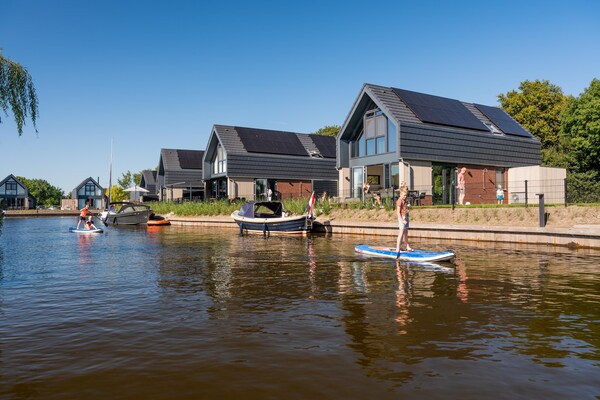 Foto van Villa in Balk met eigen steiger aan Slotermeer - Vakantiehuis in Balk - ExteriorSummer