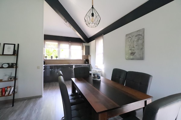 Foto van Comfortabel verblijf in een bungalow aan het water - DiningRoom