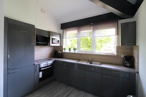 Foto van Comfortabel verblijf in een bungalow aan het water - Kitchen