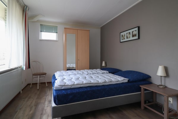 Foto van Comfortabel verblijf in een bungalow aan het water - BedRoom