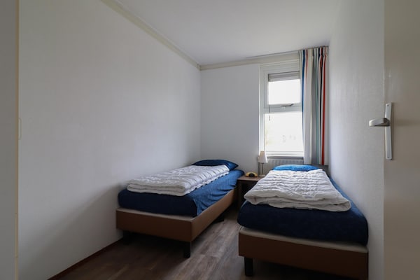 Foto van Comfortabel verblijf in een bungalow aan het water - BedRoom