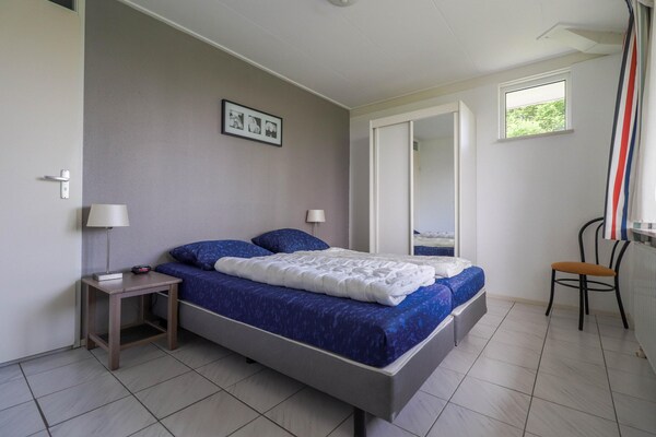 Foto van Comfortabel verblijf in een bungalow aan het water - BedRoom