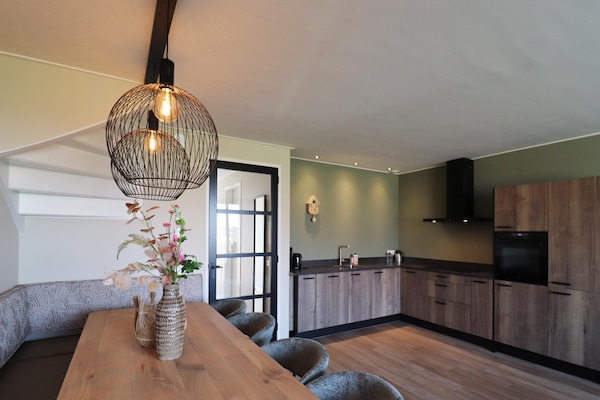 Foto van Compleet nieuwe vakantiewoning in Friesland - Vakantiehuis in leons - LivingRoom