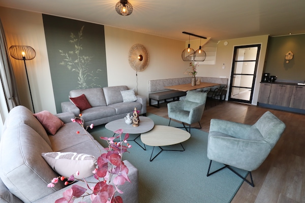 Foto van Compleet nieuwe vakantiewoning in Friesland - Vakantiehuis in leons - LivingRoom