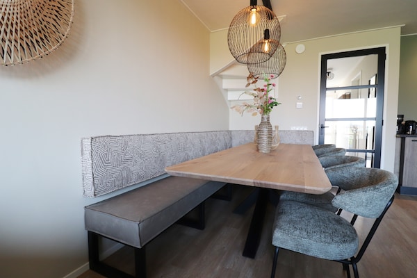Foto van Compleet nieuwe vakantiewoning in Friesland - Vakantiehuis in leons - DiningRoom