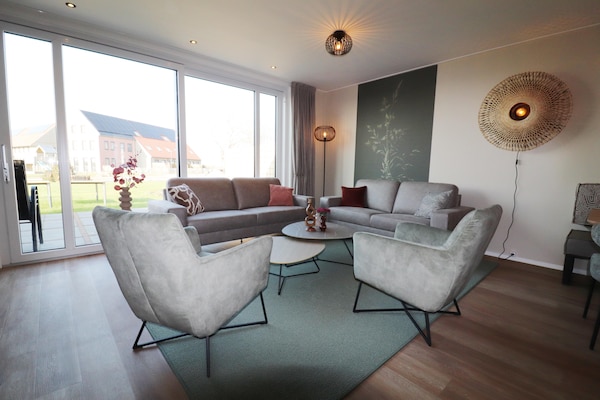 Foto van Compleet nieuwe vakantiewoning in Friesland - Vakantiehuis in leons - LivingRoom
