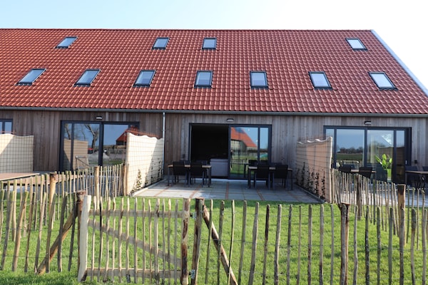 Foto van Compleet nieuwe vakantiewoning in Friesland - Vakantiehuis in leons - ExteriorSummer