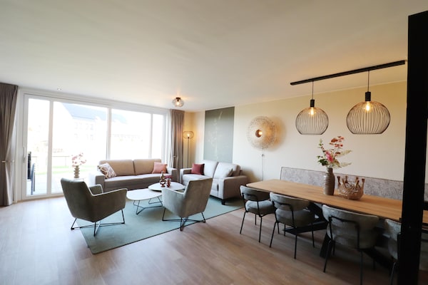 Foto van Compleet nieuwe vakantiewoning in Friesland - Vakantiehuis in leons - LivingRoom