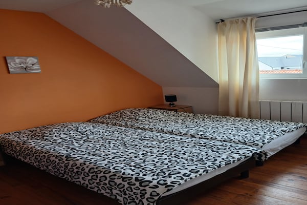 Foto van Vakantiehuis in Bréhal bij zandstrand - Vakantiehuis in St. Martin-de-Bréhal - BedRoom