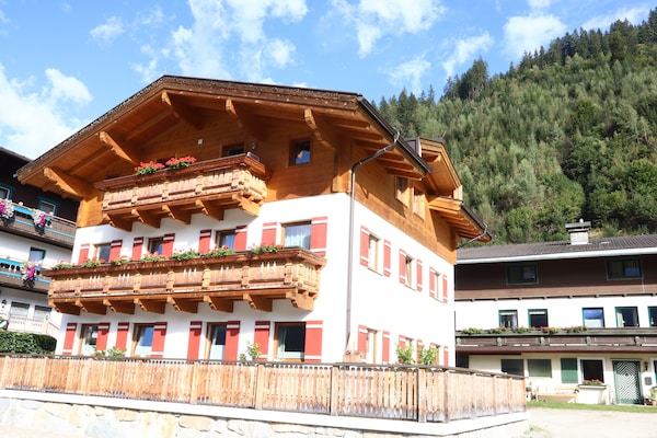 Foto van Chalet in Neukirchen bij Wildkogel Arena - Vakantiehuis in Neukirchen - ExteriorSummer