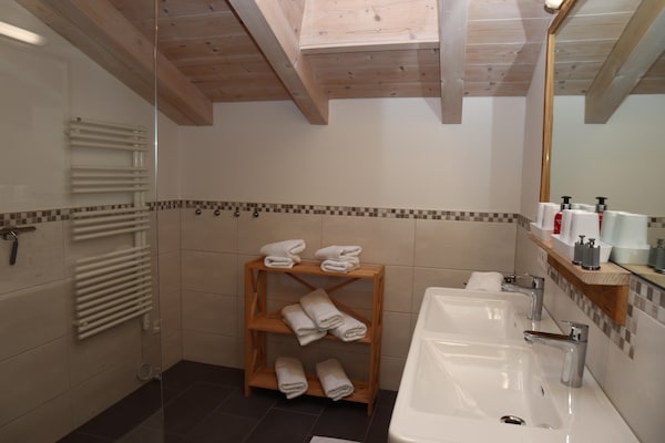 Foto van Chalet in Neukirchen bij Wildkogel Arena - Vakantiehuis in Neukirchen - BathRoom