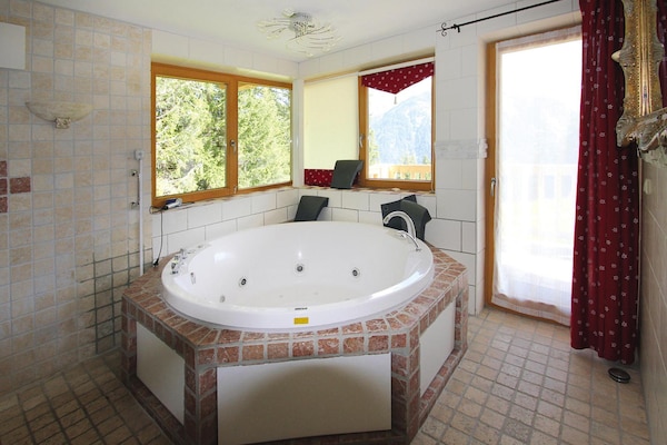 Foto van Chalet in Königsleiten met Wellness & Alpenzicht - Vakantiehuis in Hochkrimml - BathRoom