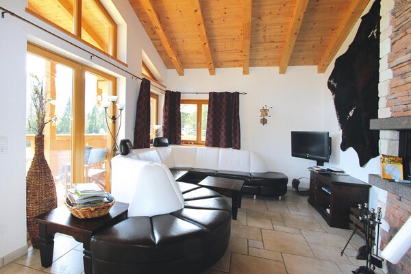 Foto van Chalet in Königsleiten met Wellness & Alpenzicht - Vakantiehuis in Hochkrimml - LivingRoom