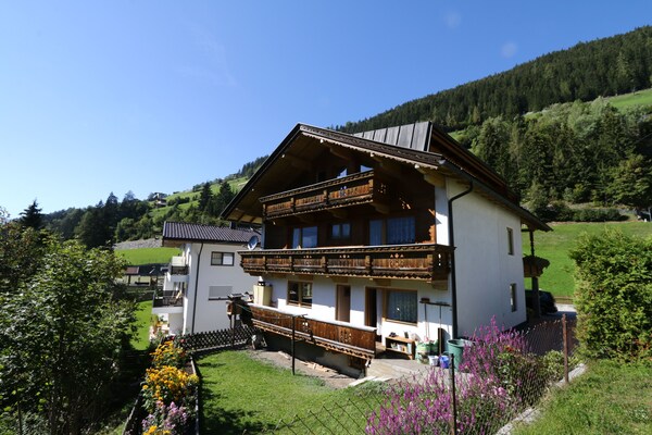 Foto van Chalet in Mayrhofen bij Penkenlift - Vakantiehuis in Mayrhofen - ExteriorSummer