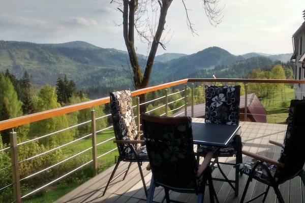 Foto van Ruime villa met uitzicht op de heuvels - Vakantiehuis in Zwardoń - TerraceBalcony