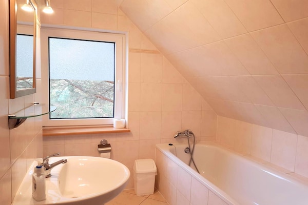 Foto van Comfortabele vakantievilla met een eigen tuin - Vakantiehuis in Pluski - BathRoom