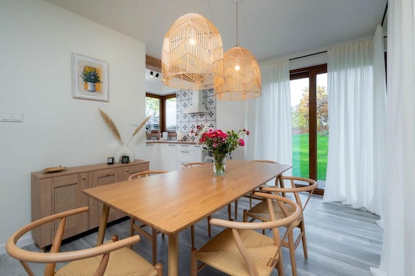 Foto van Comfortabele vakantievilla met sauna en jacuzzi - Vakantiehuis in Marcyporeba - DiningRoom